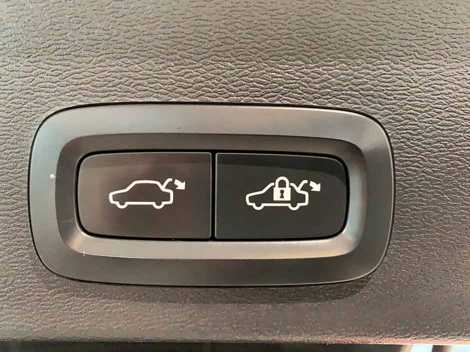 2023 Volvo XC40 RECHARGE ULTIMATE TOIT PANO NAV 4RM-16