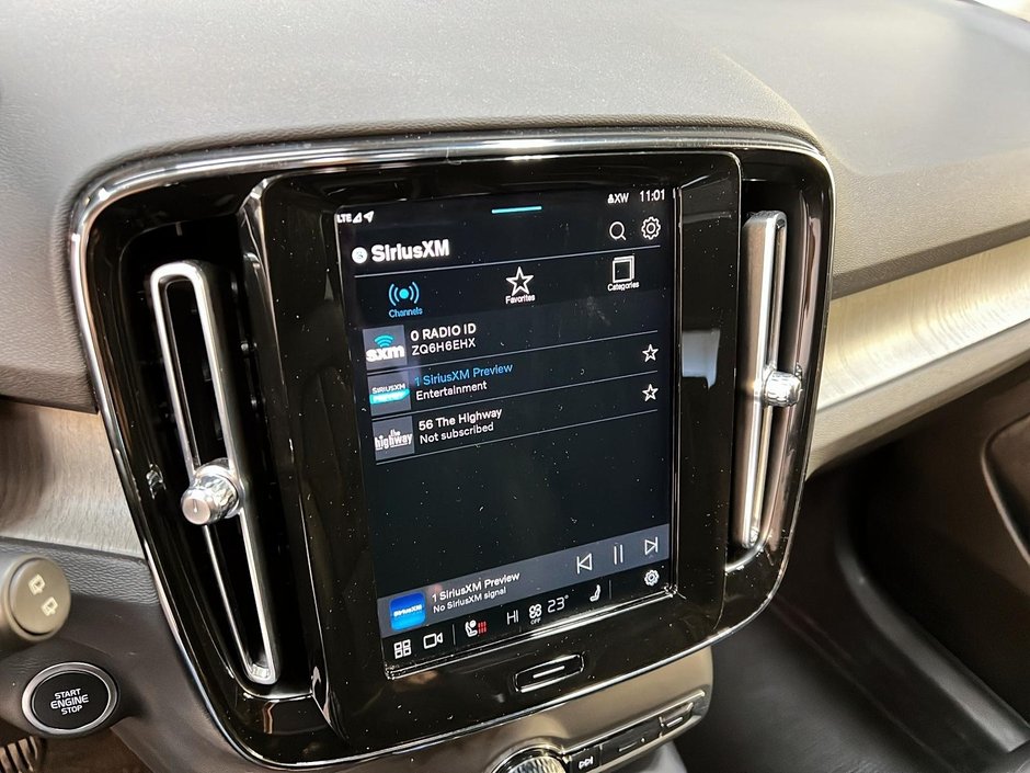 2023 Volvo XC40 ULTIMATE DARK CUIR TOIT PANO NAV 4RM-16