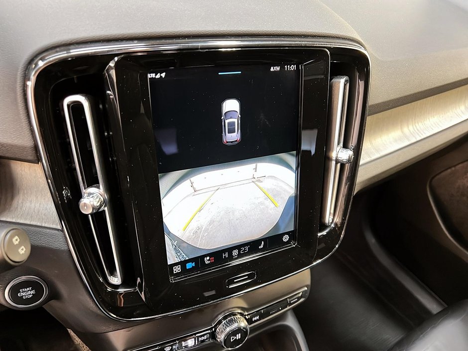 2023 Volvo XC40 ULTIMATE DARK CUIR TOIT PANO NAV 4RM-17