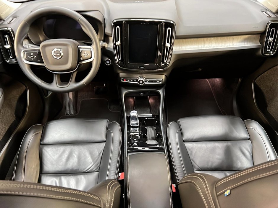 2023 Volvo XC40 ULTIMATE DARK CUIR TOIT PANO NAV 4RM-10