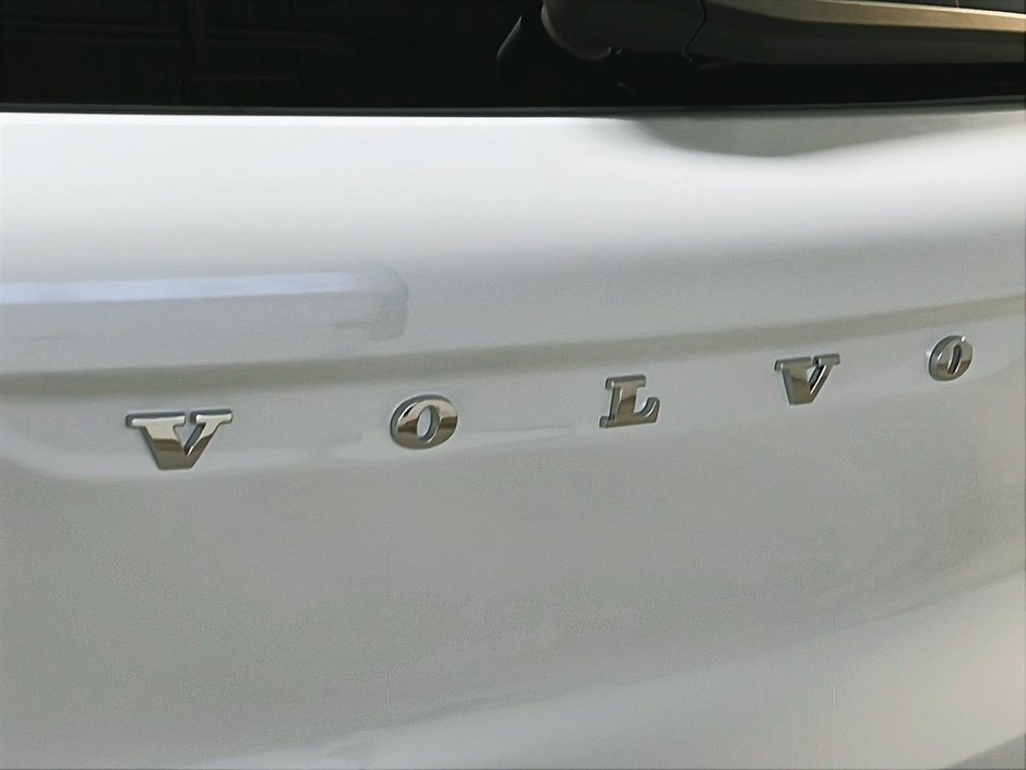 2023 Volvo XC40 ULTIMATE DARK CUIR TOIT PANO NAV 4RM-28