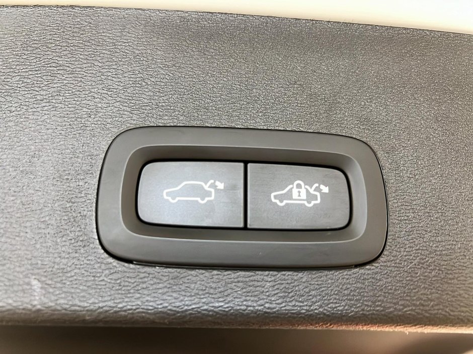 2023 Volvo XC40 ULTIMATE DARK CUIR TOIT PANO NAV 4RM-13