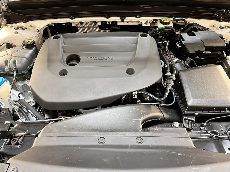 2023 Volvo XC40 ULTIMATE DARK CUIR TOIT PANO NAV 4RM-11