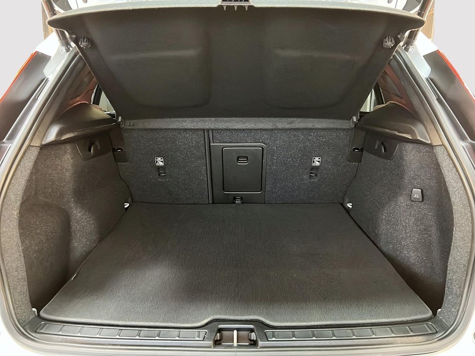 2023 Volvo XC40 ULTIMATE DARK CUIR TOIT PANO NAV 4RM-12