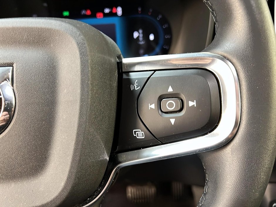 2023 Volvo XC40 ULTIMATE DARK CUIR TOIT PANO NAV 4RM-20