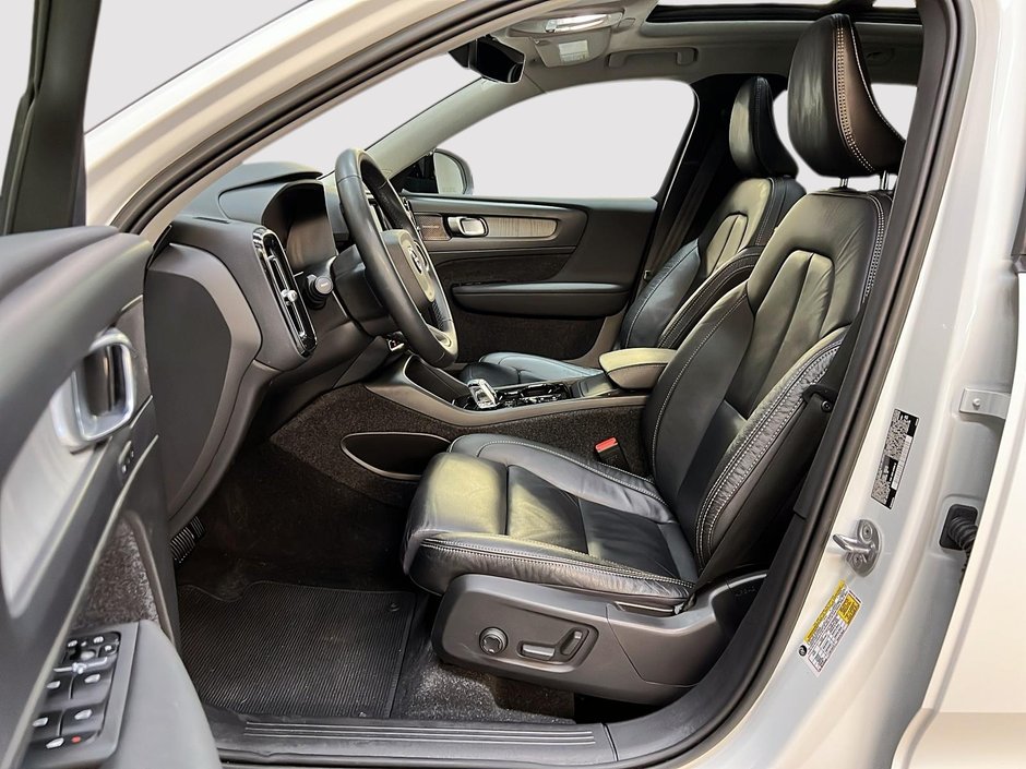 2023 Volvo XC40 ULTIMATE DARK CUIR TOIT PANO NAV 4RM-6