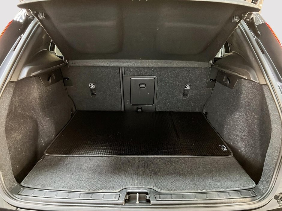 2023 Volvo XC40 B4 CORE CUIR NAV  4RM-11