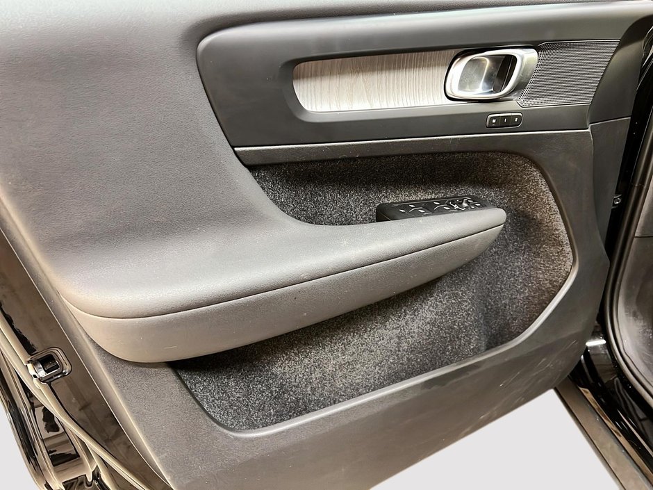 2023 Volvo XC40 B4 CORE CUIR NAV  4RM-23