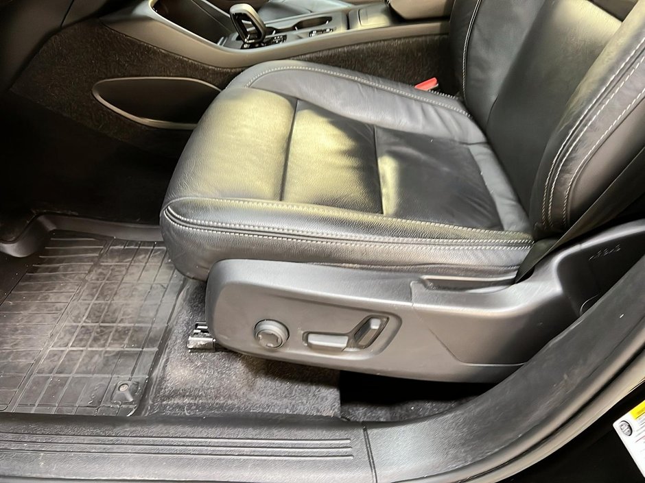 2023 Volvo XC40 B4 CORE CUIR NAV  4RM-24