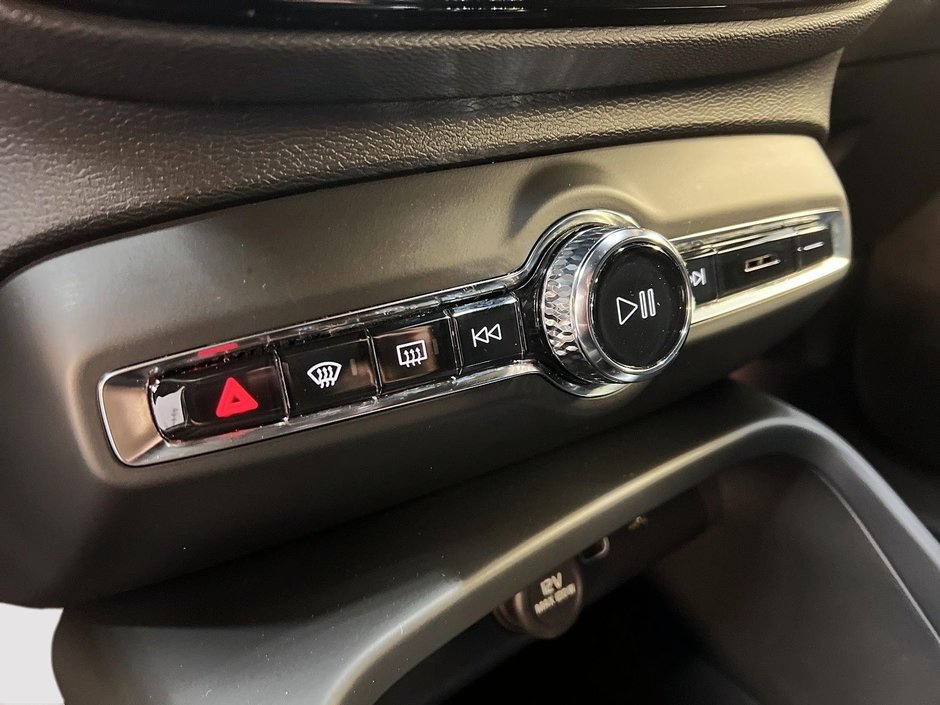2024 Volvo XC40 TWIN RECHARGE CORE NAV 4RM-14