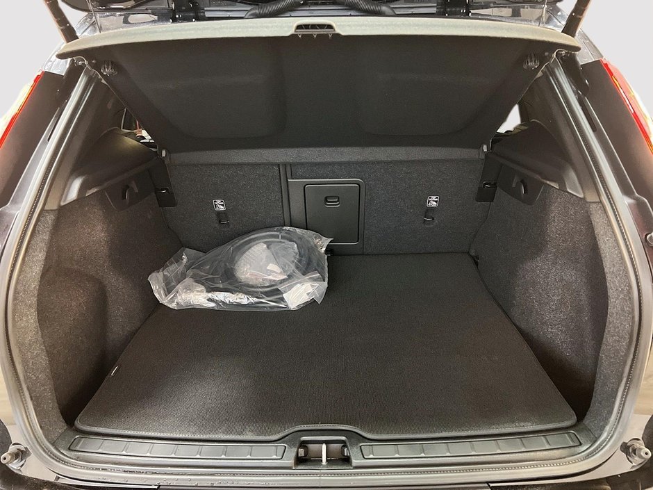 2024 Volvo XC40 TWIN RECHARGE CORE NAV 4RM-11