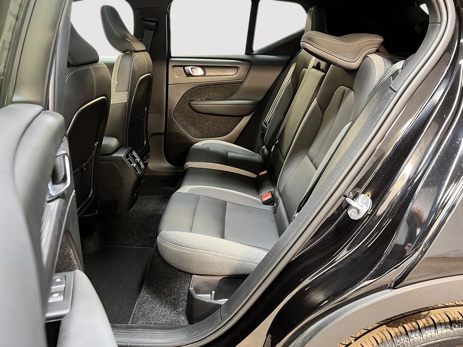 Volvo XC40 RECHARGE TWIN PLUS DARK TOIT PANO NAV 4RM 2024-8