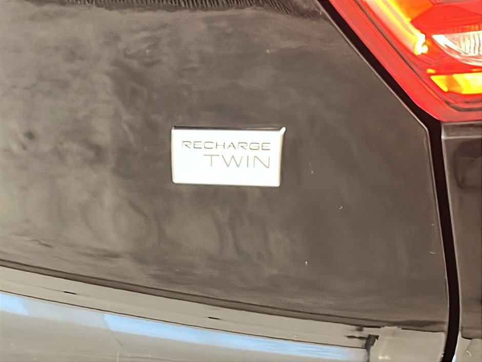 Volvo XC40 RECHARGE TWIN PLUS DARK TOIT PANO NAV 4RM 2024-28