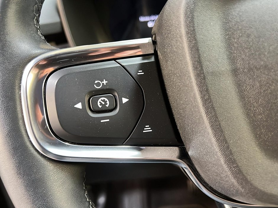 Volvo XC40 RECHARGE TWIN PLUS DARK TOIT PANO NAV 4RM 2024-20