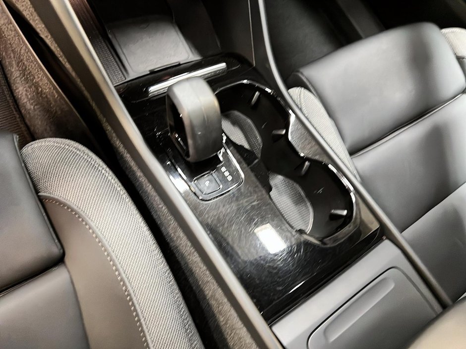 Volvo XC40 RECHARGE TWIN PLUS DARK TOIT PANO NAV 4RM 2024-14