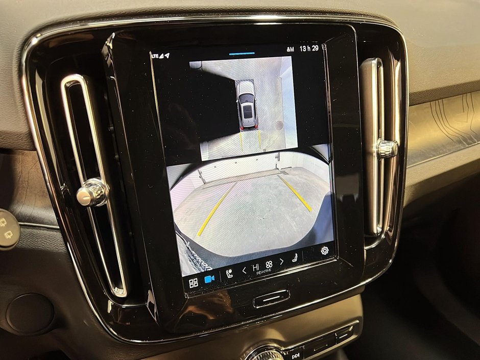 Volvo XC40 RECHARGE TWIN PLUS DARK TOIT PANO NAV 4RM 2024-17