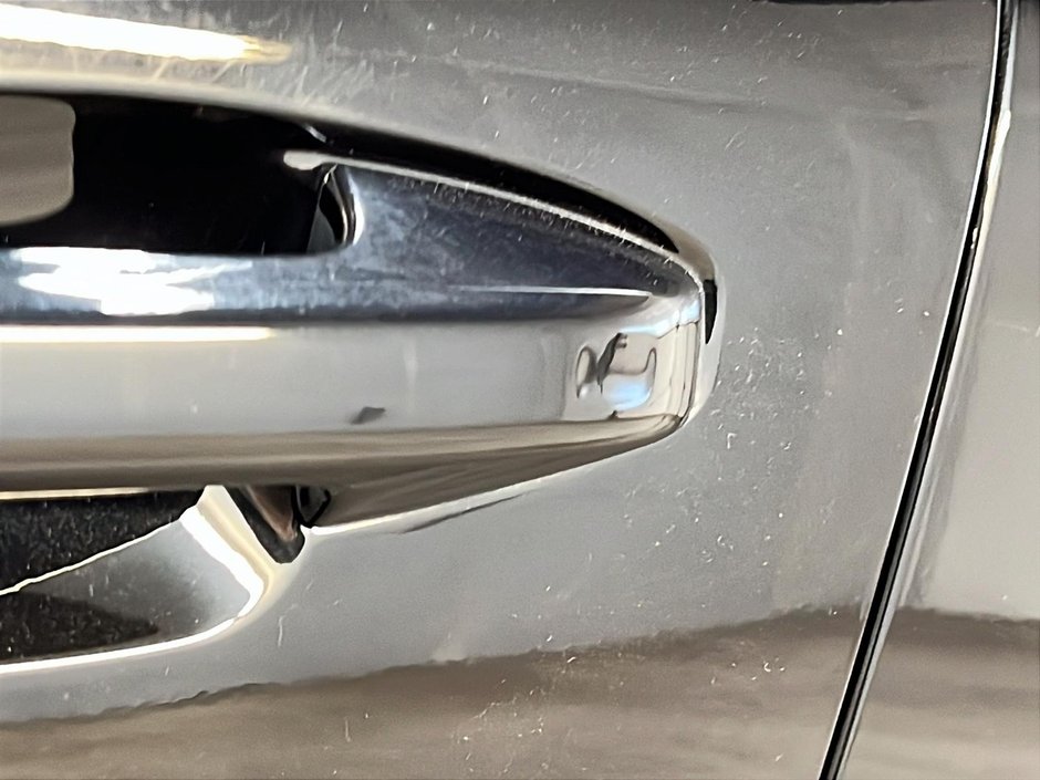 Volvo XC40 RECHARGE TWIN PLUS DARK TOIT PANO NAV 4RM 2024-25