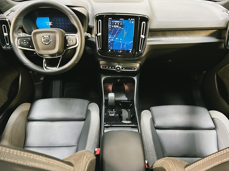 Volvo XC40 RECHARGE TWIN PLUS DARK TOIT PANO NAV 4RM 2024-10