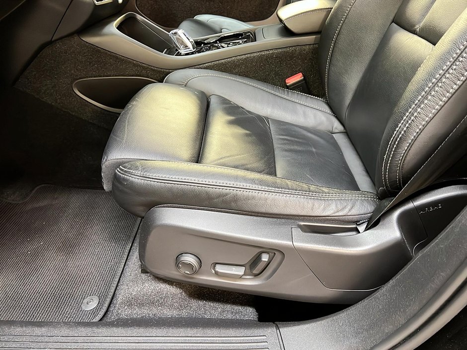 2024 Volvo XC40 B5 ULTIMATE CUIR TOIT PANO NAV 4RM-25