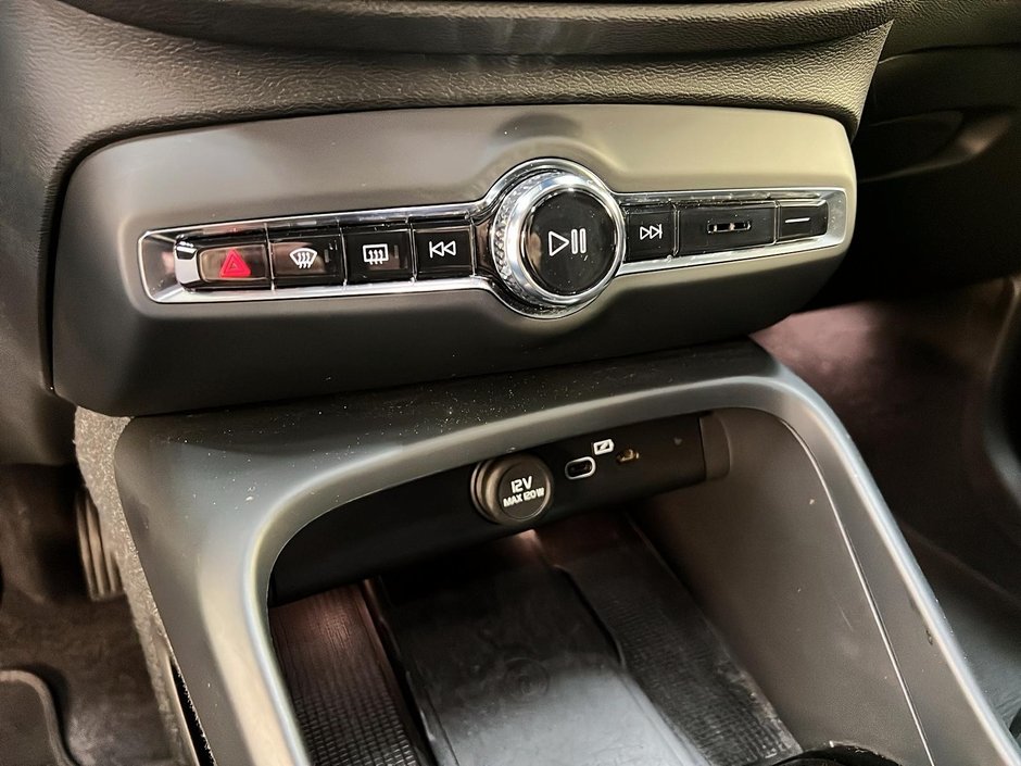 2024 Volvo XC40 B5 ULTIMATE CUIR TOIT PANO NAV 4RM-15