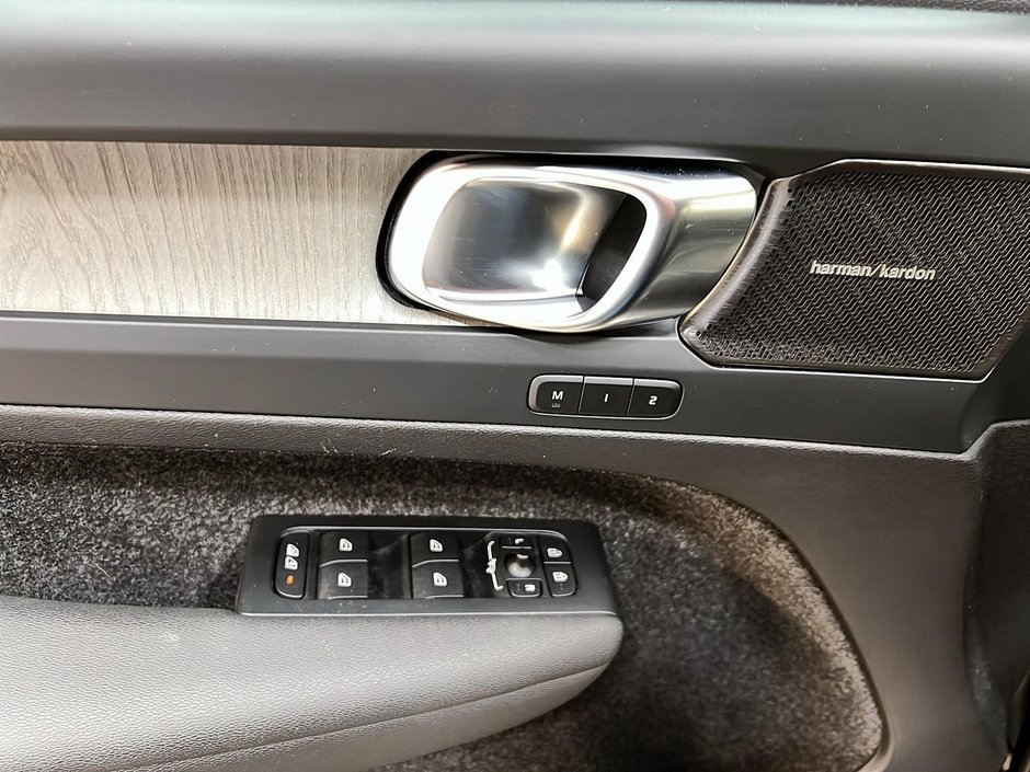 2024 Volvo XC40 B5 ULTIMATE CUIR TOIT PANO NAV 4RM-23