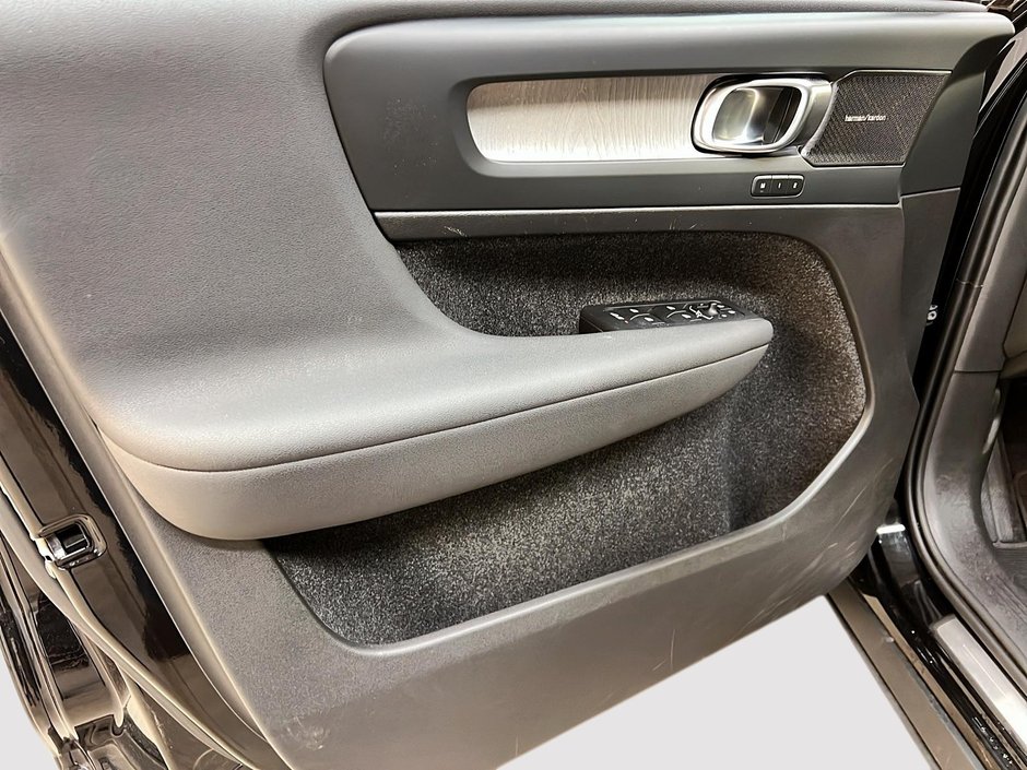 2024 Volvo XC40 B5 ULTIMATE CUIR TOIT PANO NAV 4RM-24