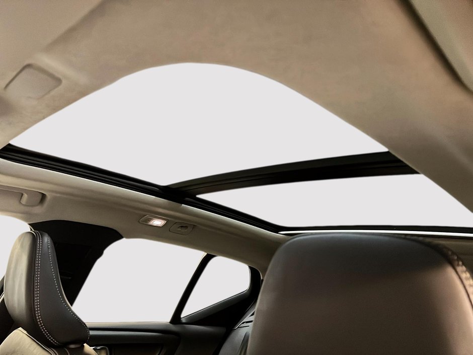 2024 Volvo XC40 B5 ULTIMATE CUIR TOIT PANO NAV 4RM-9