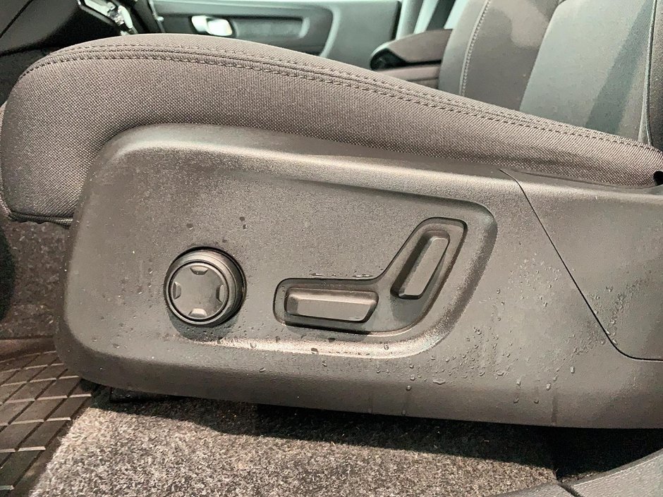 Volvo XC40 TWIN RECHARGE CORE NAV 4RM 2024-8