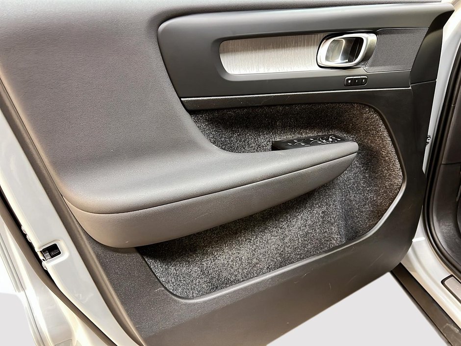 2024 Volvo XC40 B5 PLUS CUIR TOIT PANO NAV 4RM-24