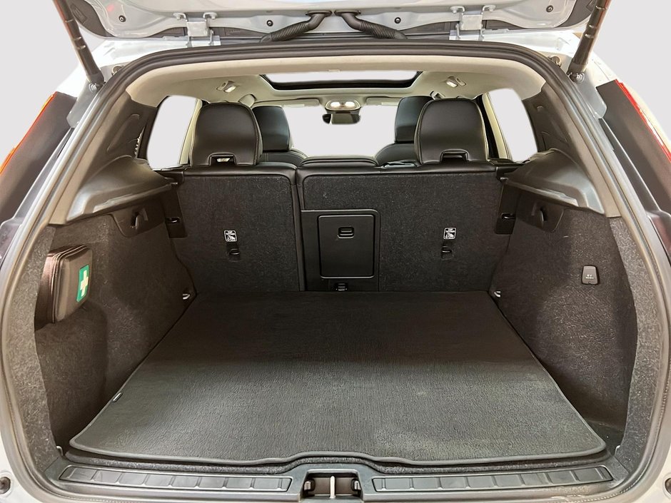 2024 Volvo XC40 B5 PLUS CUIR TOIT PANO NAV 4RM-12