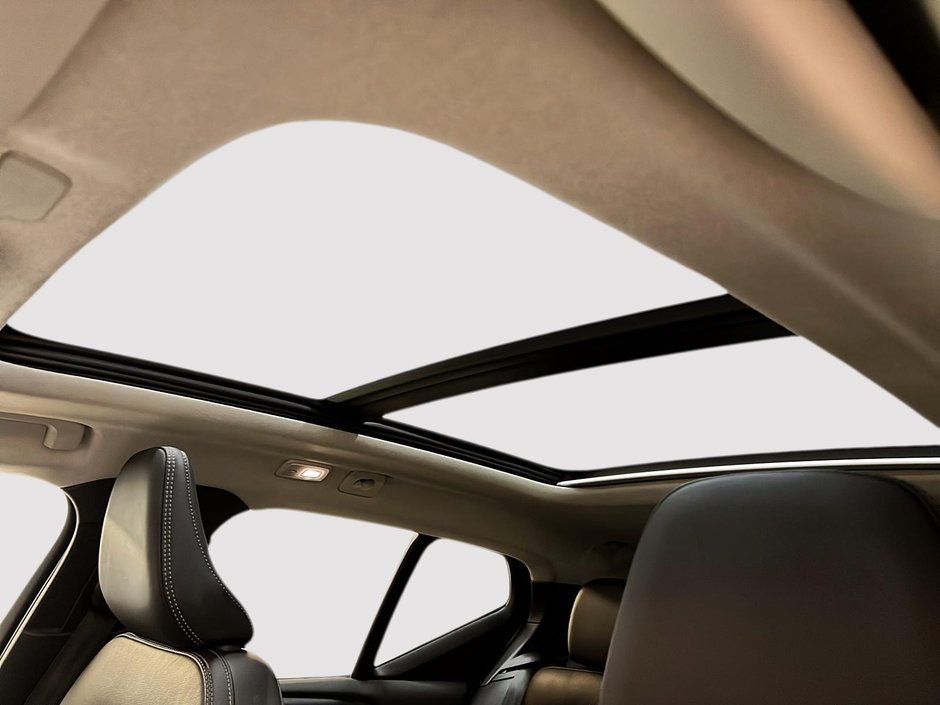 2024 Volvo XC40 B5 PLUS CUIR TOIT PANO NAV 4RM-9