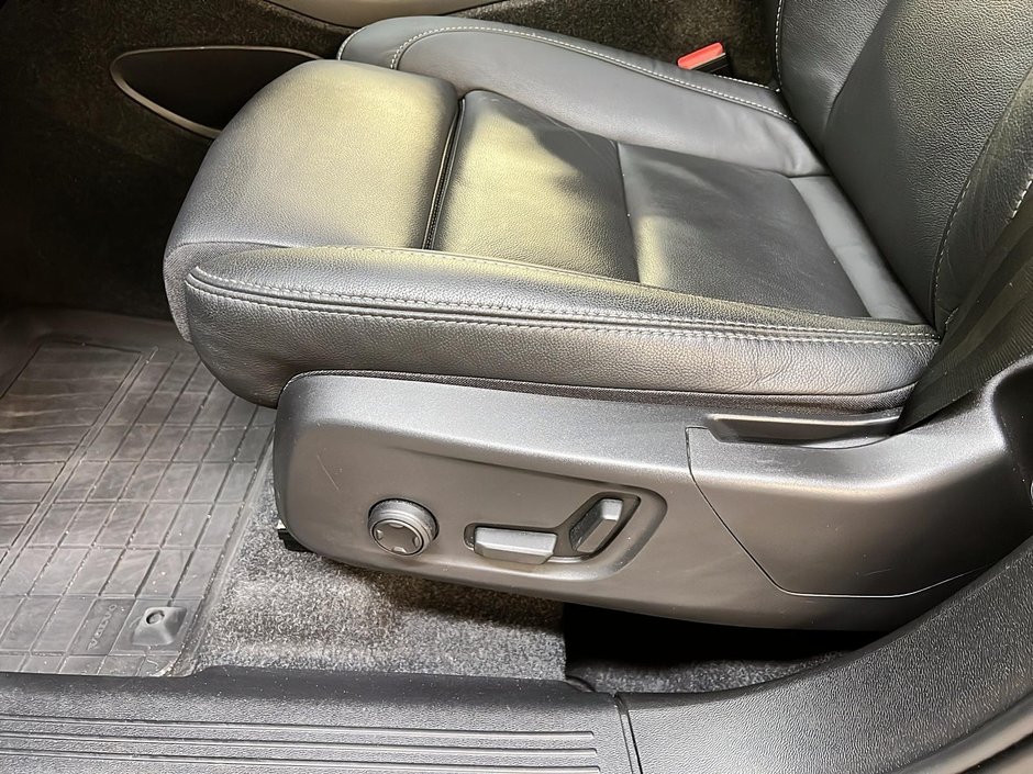 2024 Volvo XC40 B5 PLUS CUIR TOIT PANO NAV 4RM-25