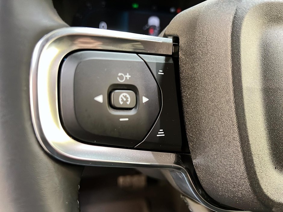 2024 Volvo XC40 B5 PLUS CUIR TOIT PANO NAV 4RM-21