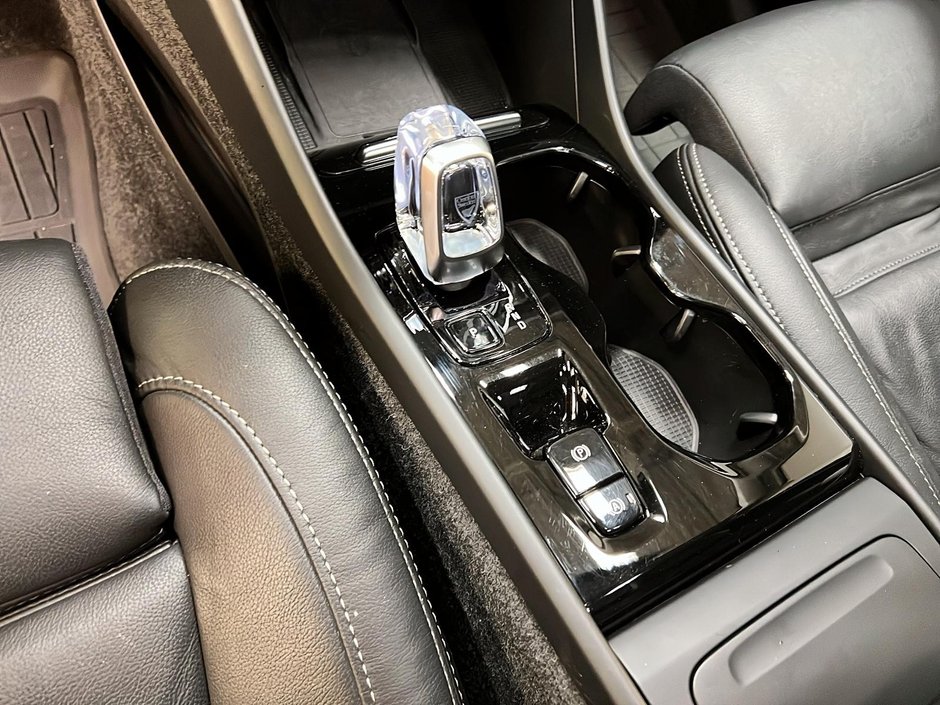 2024 Volvo XC40 B5 PLUS CUIR TOIT PANO NAV 4RM-14