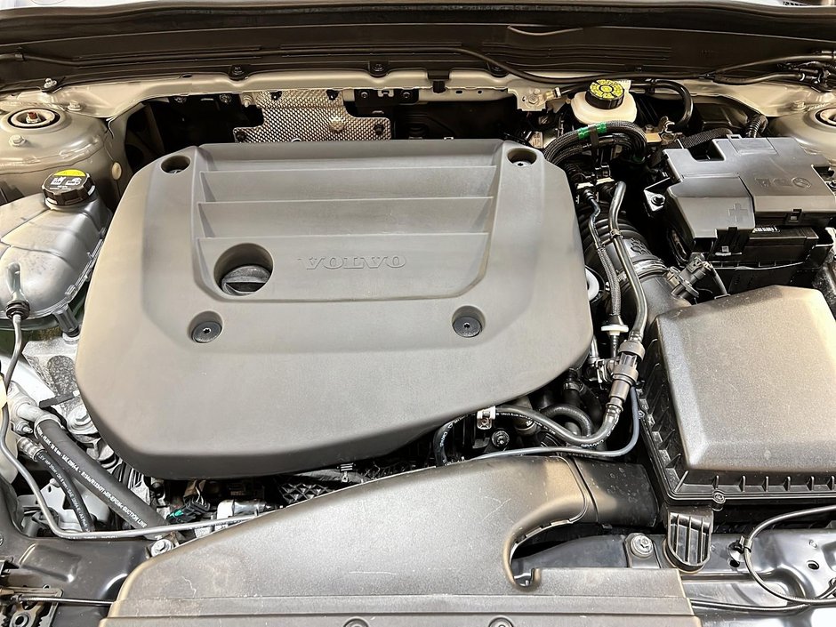 2024 Volvo XC40 B5 PLUS CUIR TOIT PANO NAV 4RM-11