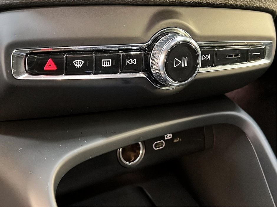 2024 Volvo XC40 B5 PLUS CUIR TOIT PANO NAV 4RM-15