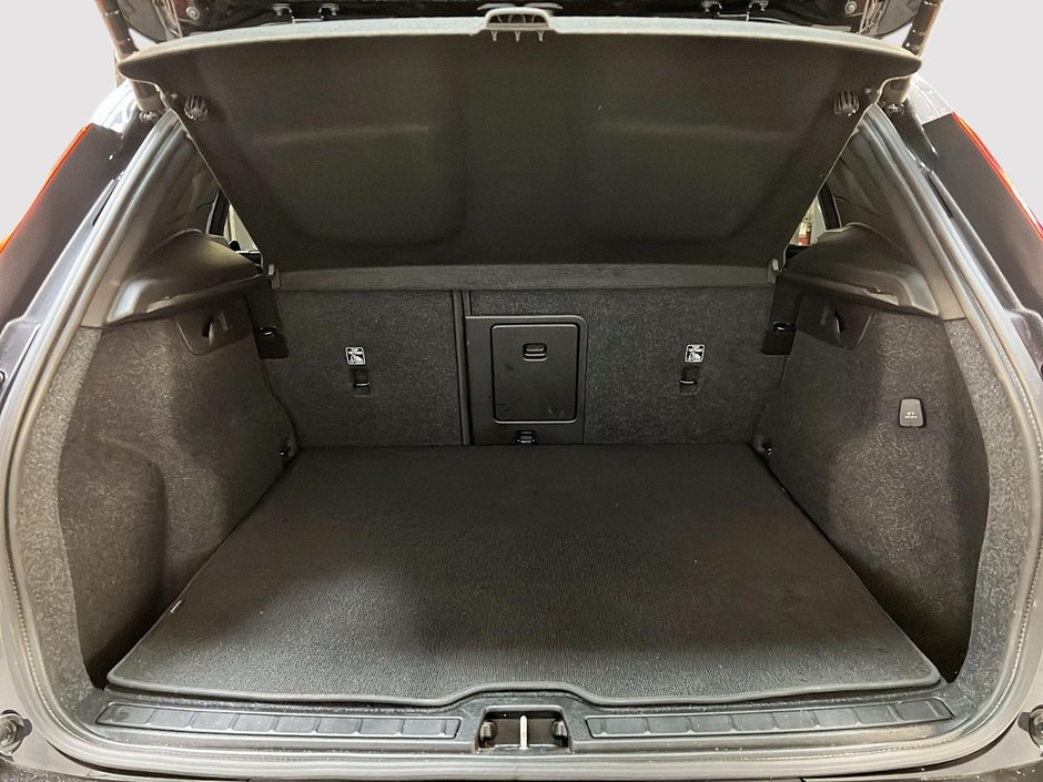 2024 Volvo XC40 B5 PLUS CUIR TOIT NAV 4RM-12