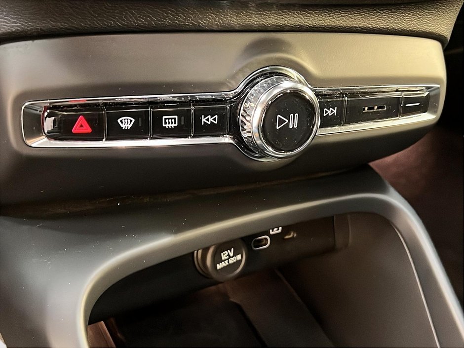 2024 Volvo XC40 B5 PLUS CUIR TOIT NAV 4RM-15