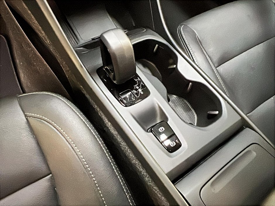 2024 Volvo XC40 B5 CORE CUIR NAV 4RM-13