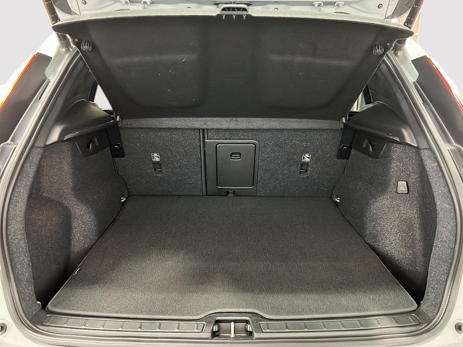 2024 Volvo XC40 B5 PLUS CUIR TOIT PANO NAV 4RM-12