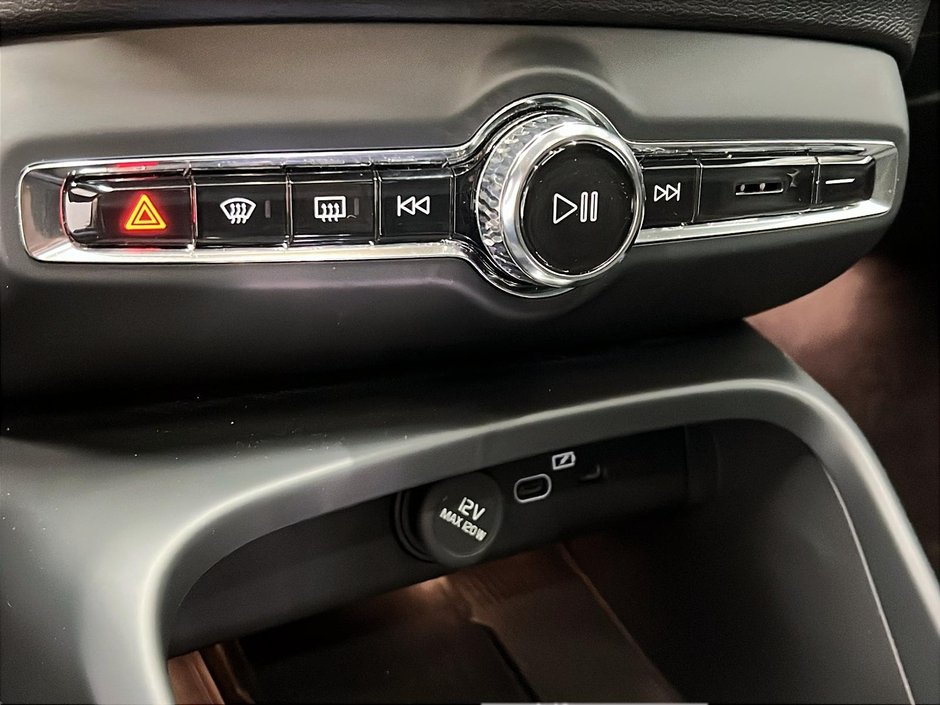 2024 Volvo XC40 B5 PLUS CUIR TOIT PANO NAV 4RM-15