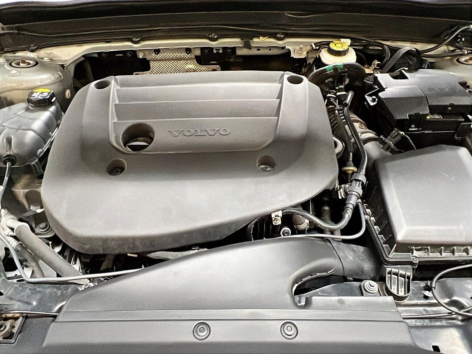 2024 Volvo XC40 B5 PLUS CUIR TOIT PANO NAV 4RM-11
