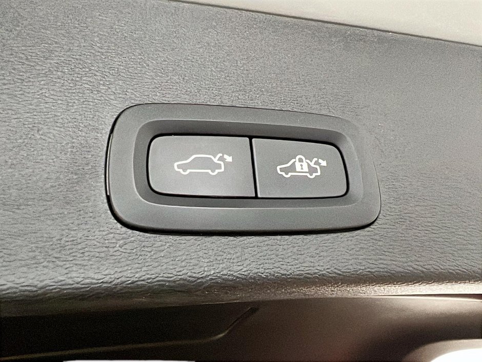 2024 Volvo XC40 B5 PLUS CUIR TOIT PANO NAV 4RM-13