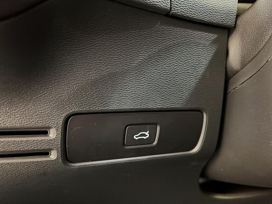 Volvo XC40 B5 ULTRA CUIR TOIT PANO NAV 4RM 2025-22