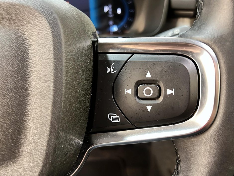 Volvo XC40 B5 ULTRA CUIR TOIT PANO NAV 4RM 2025-20