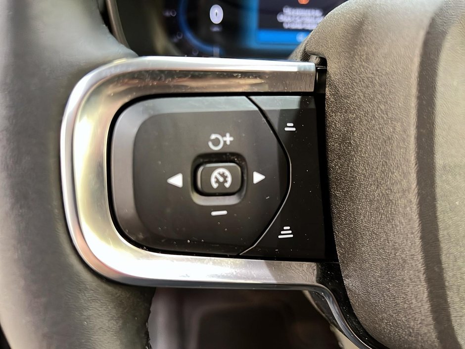 Volvo XC40 B5 ULTRA CUIR TOIT PANO NAV 4RM 2025-21
