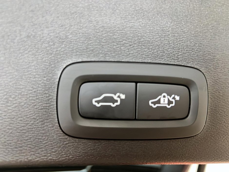 Volvo XC40 B5 ULTRA CUIR TOIT PANO NAV 4RM 2025-13