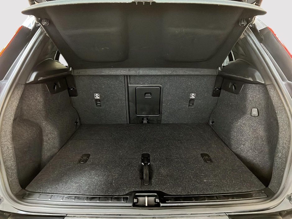 Volvo XC40 B5 ULTRA CUIR TOIT PANO NAV 4RM 2025-12