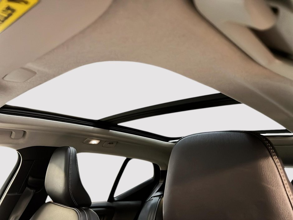 Volvo XC40 B5 ULTRA CUIR TOIT PANO NAV 4RM 2025-9