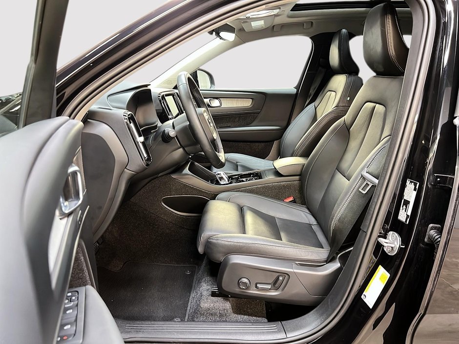 Volvo XC40 B5 ULTRA CUIR TOIT PANO NAV 4RM 2025-6